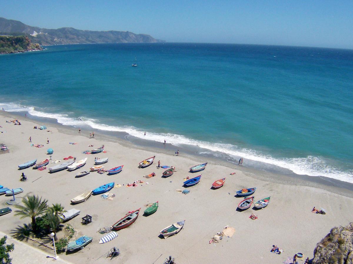 Burriana Front Line Apartment Nerja Bagian luar foto
