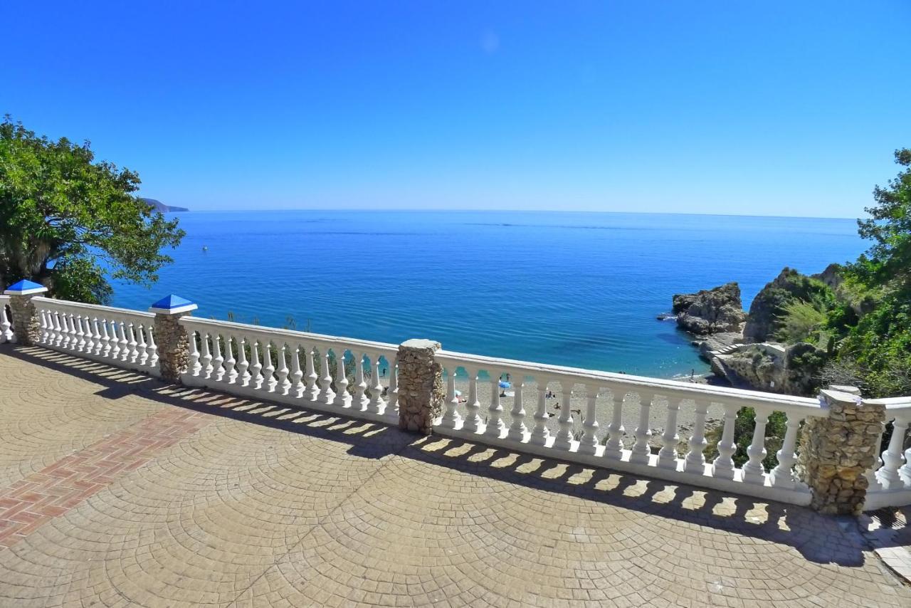 Burriana Front Line Apartment Nerja Bagian luar foto
